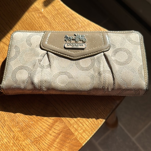 Authentic Coach Zipper Wallet - Picture 12 of 17